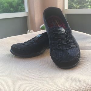 Sketchers sneakers